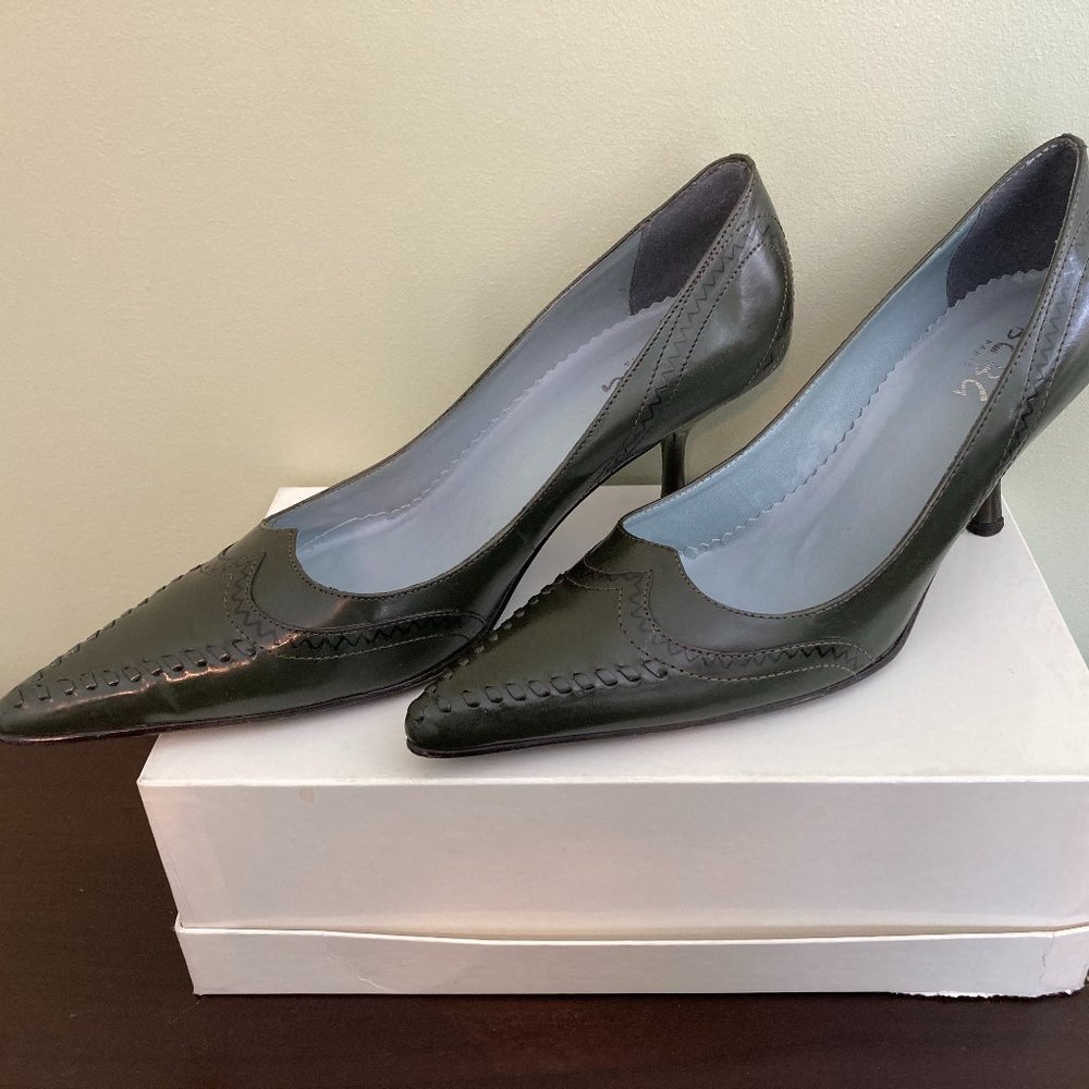 BCBG Paris Heels Size 38